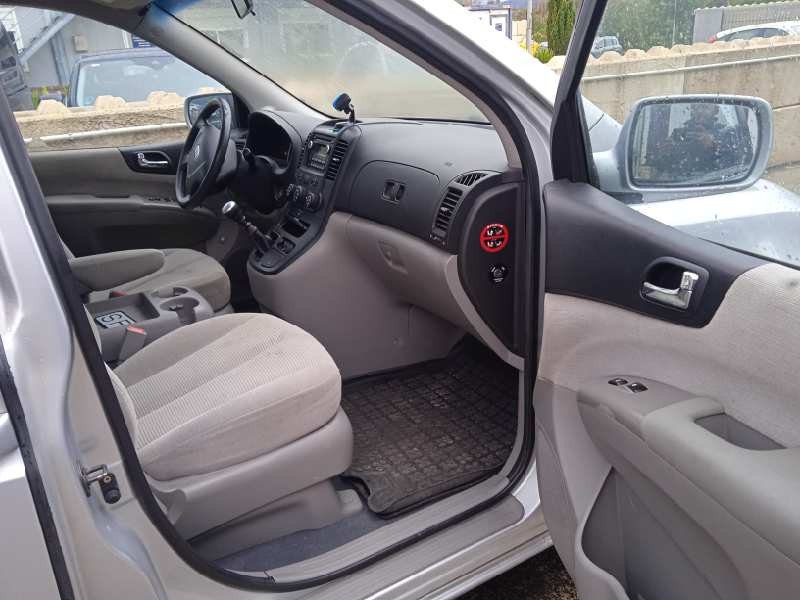 kia carnival del año 2010