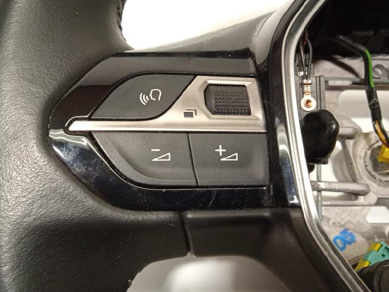 Recambio de volante para peugeot 5008 active referencia OEM IAM 98105486AU  