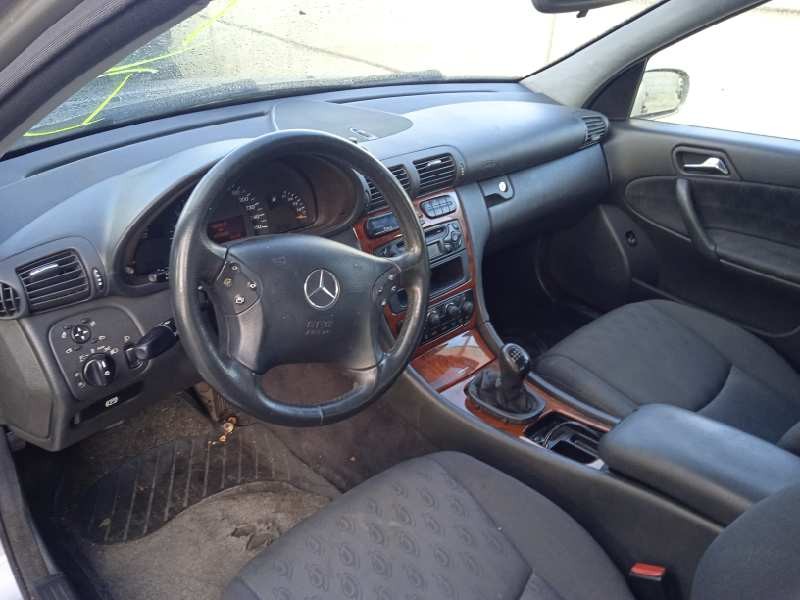 mercedes-benz clase c (w203) berlina del año 2004