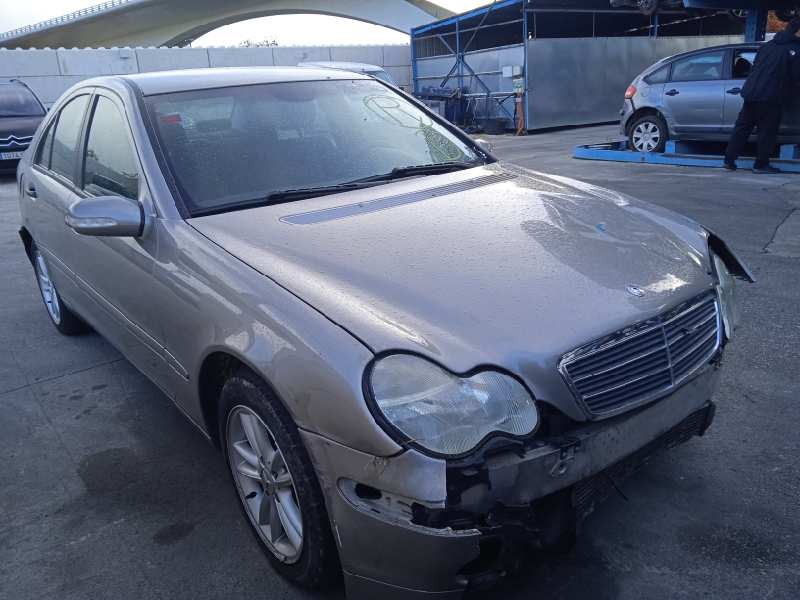 mercedes-benz clase c (w203) berlina del año 2004