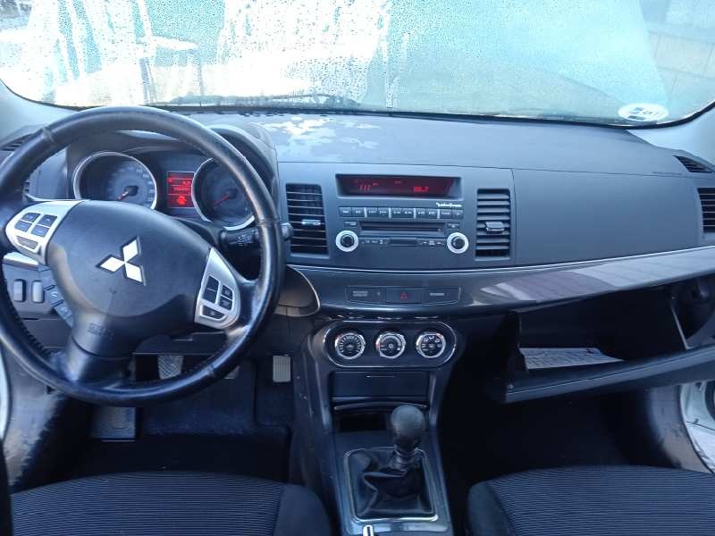 mitsubishi lancer berlina (cy0) del año 2010