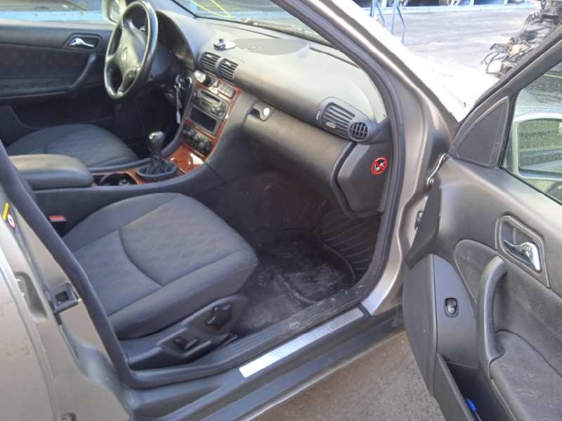 mercedes-benz clase c (w203) berlina del año 2004