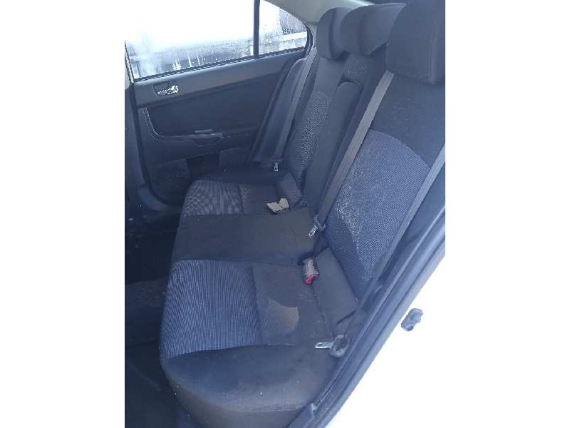 mitsubishi lancer berlina (cy0) del año 2010