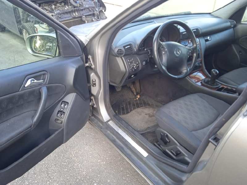 mercedes-benz clase c (w203) berlina del año 2004