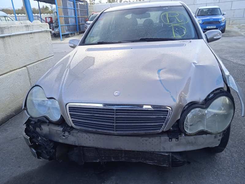 mercedes-benz clase c (w203) berlina del año 2004