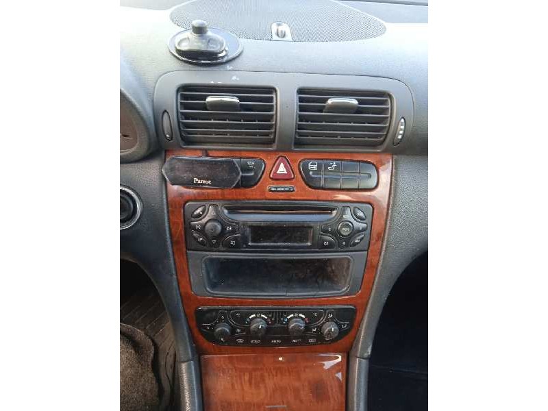 mercedes-benz clase c (w203) berlina del año 2004