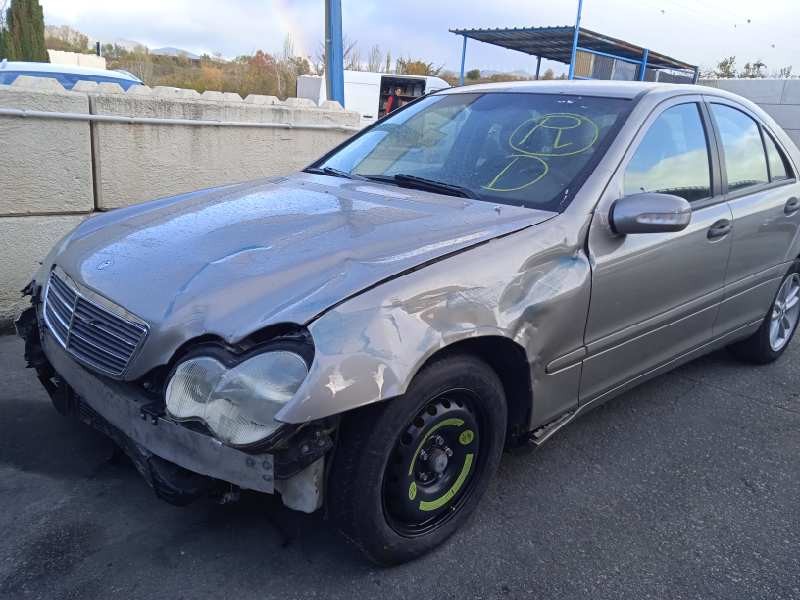 mercedes-benz clase c (w203) berlina del año 2004