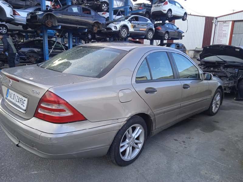 mercedes-benz clase c (w203) berlina del año 2004