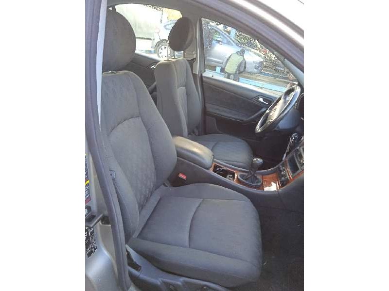 mercedes-benz clase c (w203) berlina del año 2004