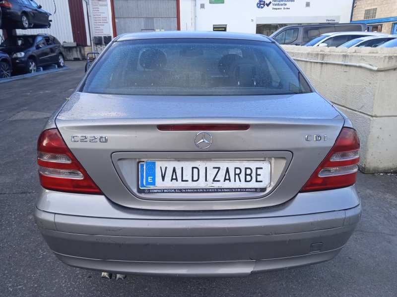 mercedes-benz clase c (w203) berlina del año 2004