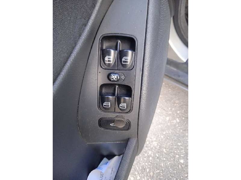 mercedes-benz clase c (w203) berlina del año 2004