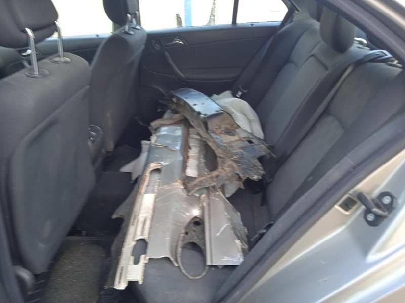 mercedes-benz clase c (w203) berlina del año 2004