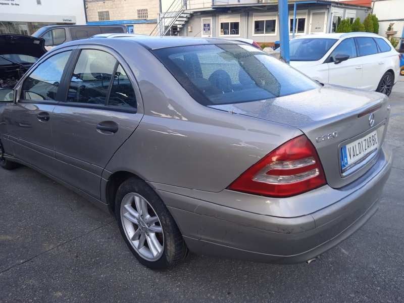 mercedes-benz clase c (w203) berlina del año 2004