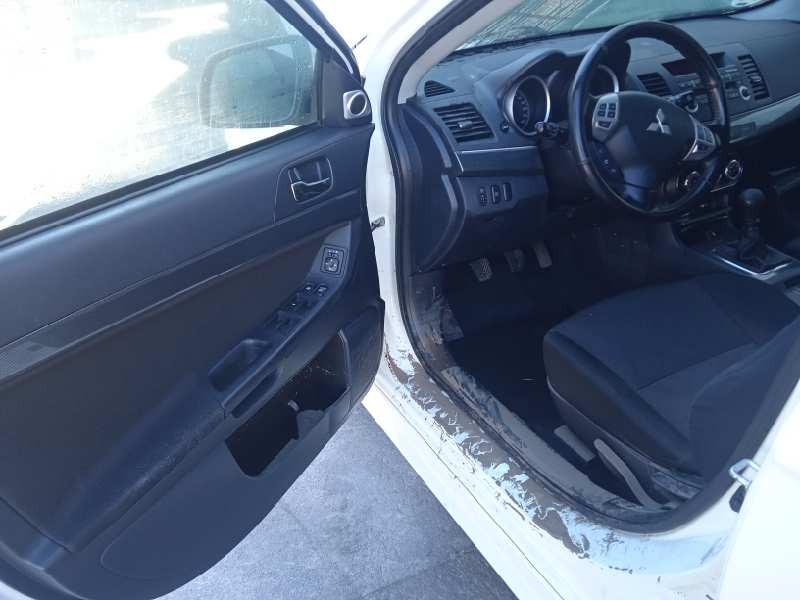 mitsubishi lancer berlina (cy0) del año 2010