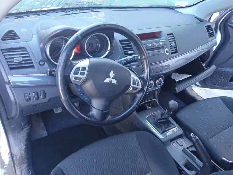 mitsubishi lancer berlina (cy0) del año 2010