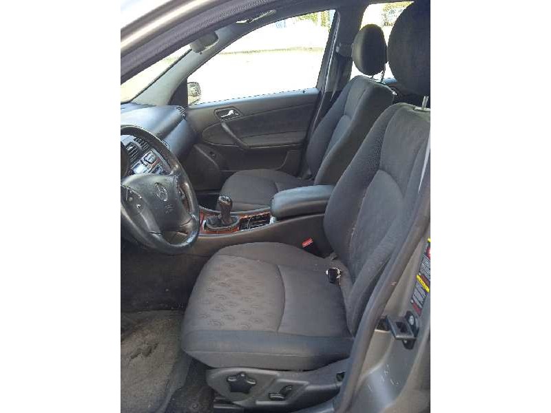 mercedes-benz clase c (w203) berlina del año 2004