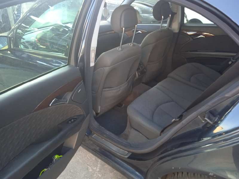 mercedes-benz clase e (w211) berlina del año 2004