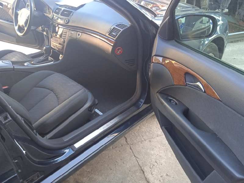 mercedes-benz clase e (w211) berlina del año 2004