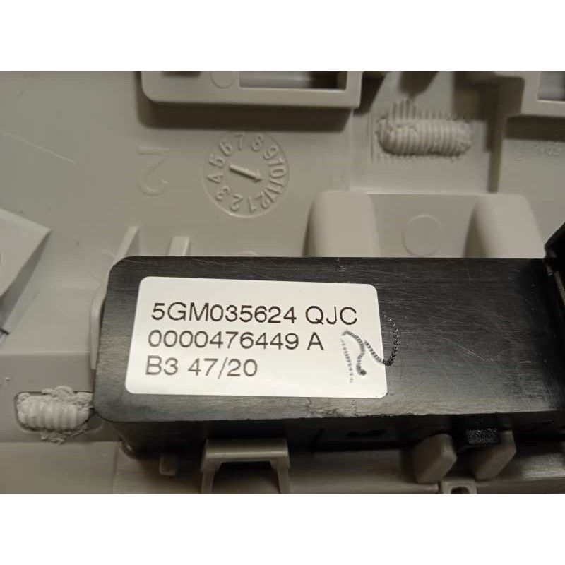 Recambio de luz interior para volkswagen t-roc advance referencia OEM IAM 5GM035624QJC  3B0035711B