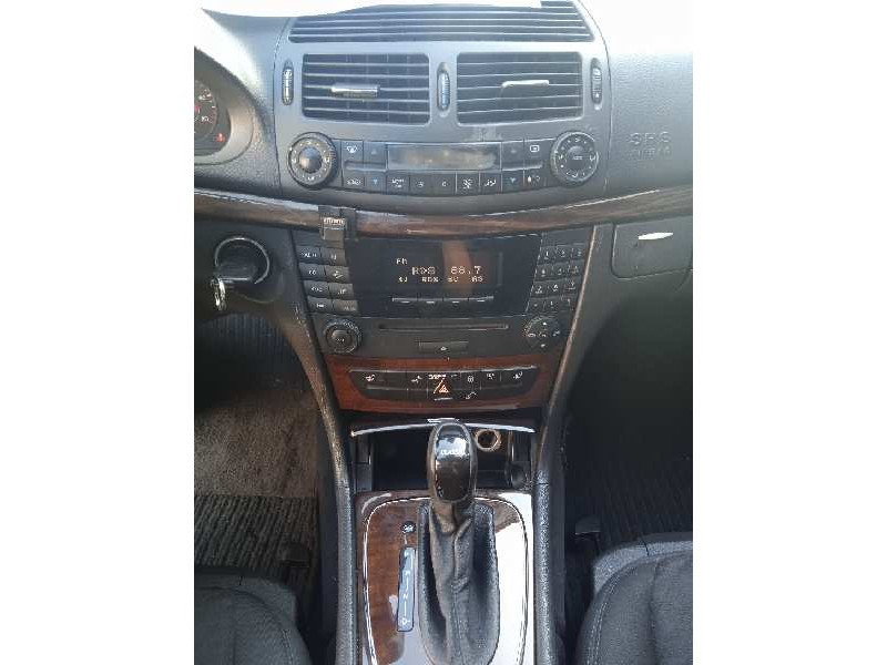 mercedes-benz clase e (w211) berlina del año 2004