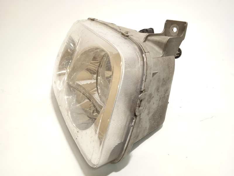 Recambio de faro derecho para hyundai trajet (fo) 2.0 crdi gls referencia OEM IAM 921043A020  