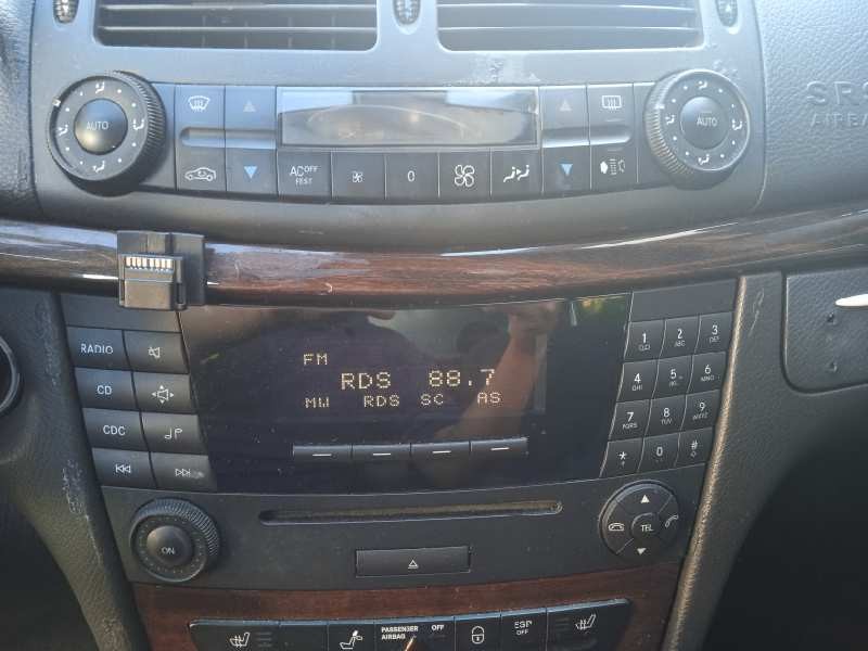 mercedes-benz clase e (w211) berlina del año 2004