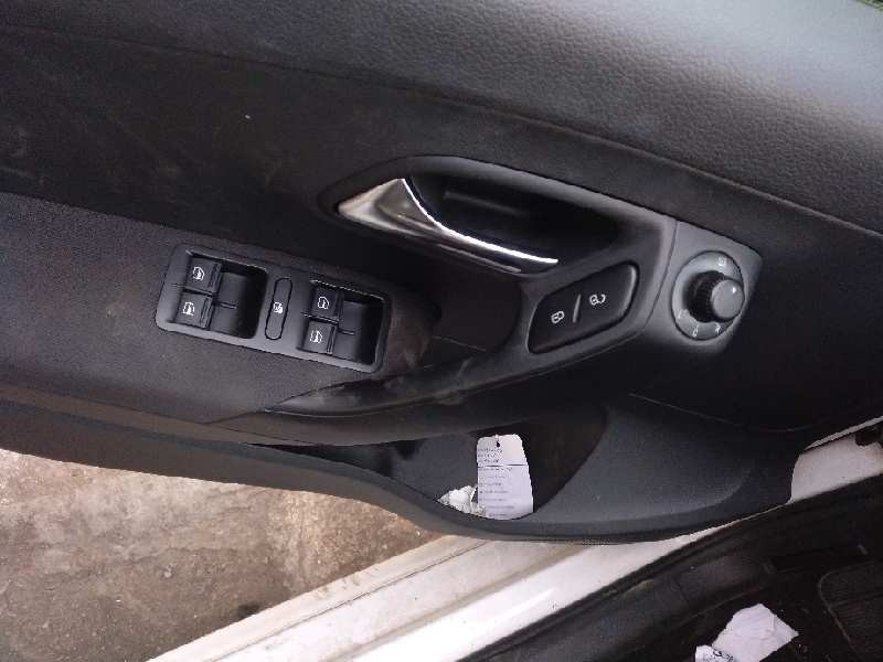 volkswagen polo (6r1) del año 2010