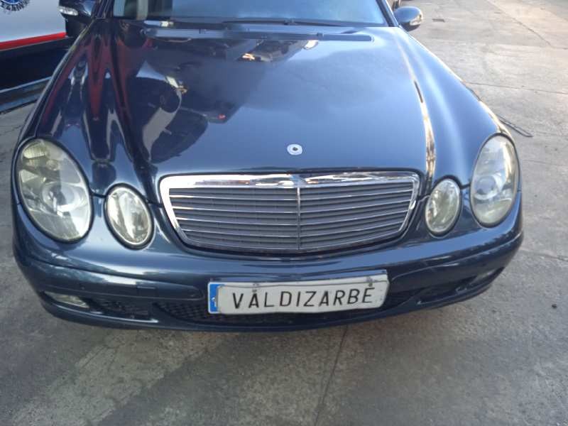 mercedes-benz clase e (w211) berlina del año 2004
