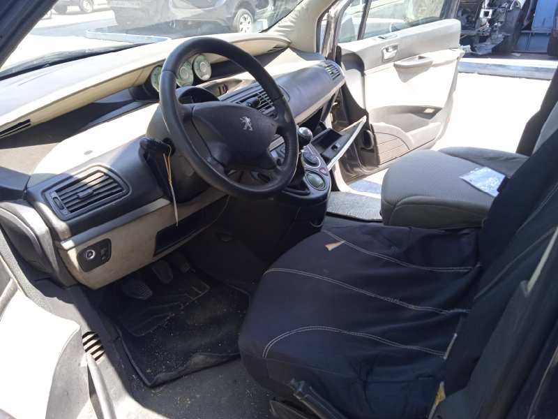 peugeot 807 del año 2004