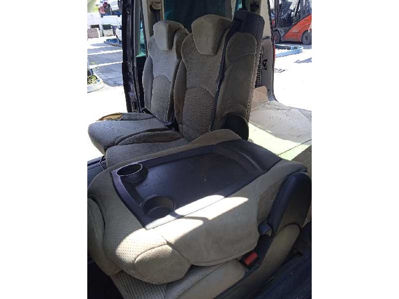 peugeot 807 del año 2004