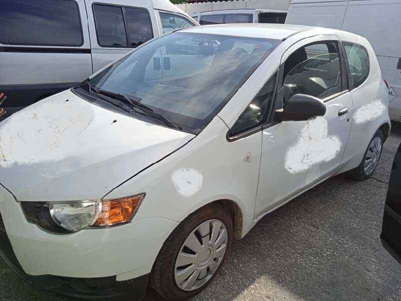mitsubishi colt berlina 3 (z30) del año 2010