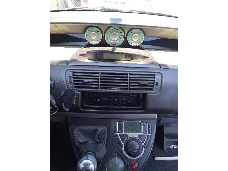 peugeot 807 del año 2004