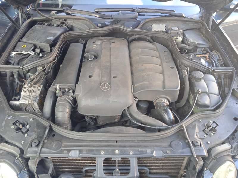 mercedes-benz clase e (w211) berlina del año 2004