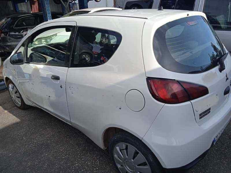 mitsubishi colt berlina 3 (z30) del año 2010