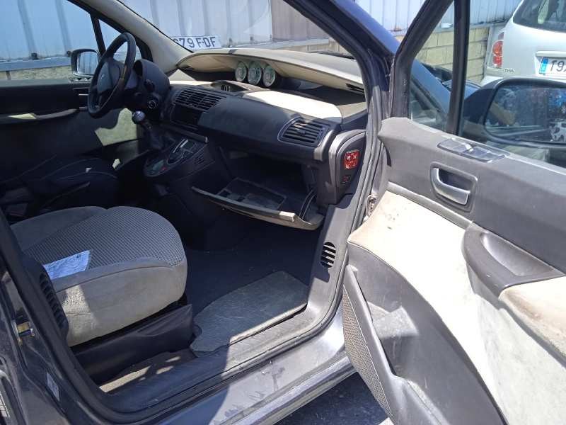 peugeot 807 del año 2004