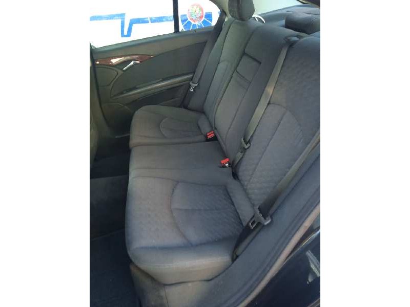 mercedes-benz clase e (w211) berlina del año 2004