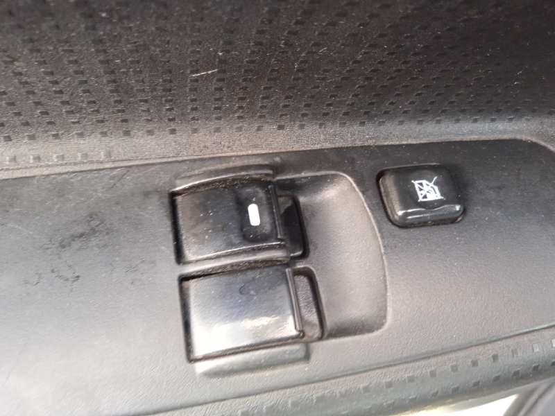 mitsubishi colt berlina 3 (z30) del año 2010