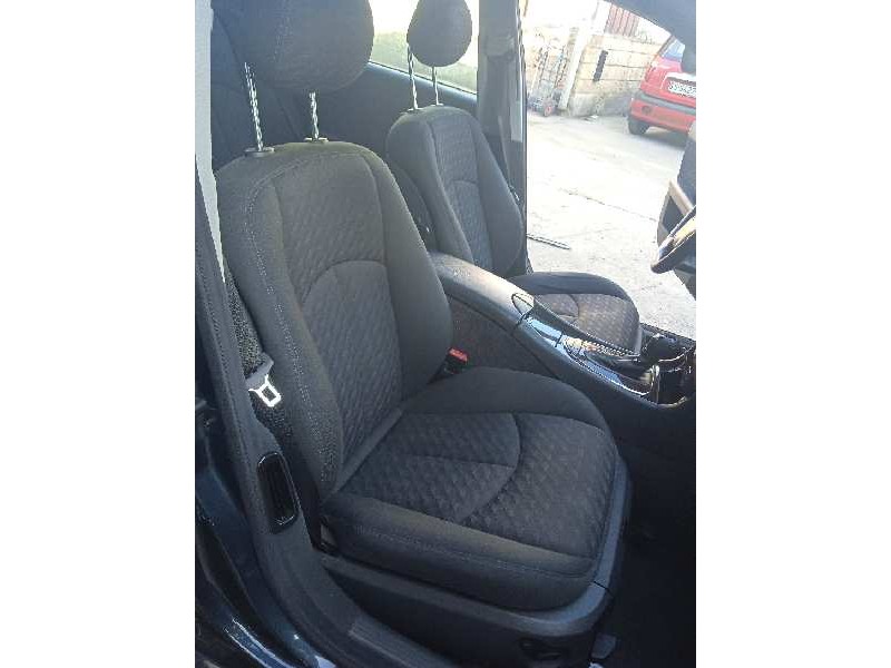 mercedes-benz clase e (w211) berlina del año 2004