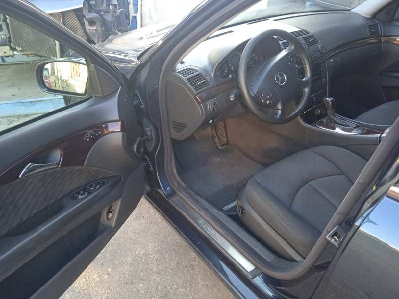 mercedes-benz clase e (w211) berlina del año 2004