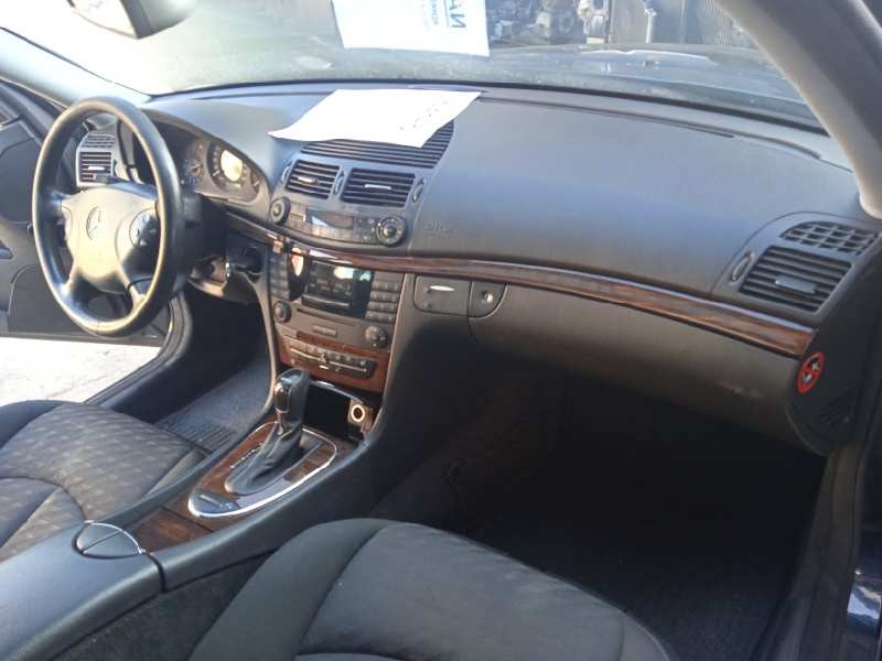 mercedes-benz clase e (w211) berlina del año 2004