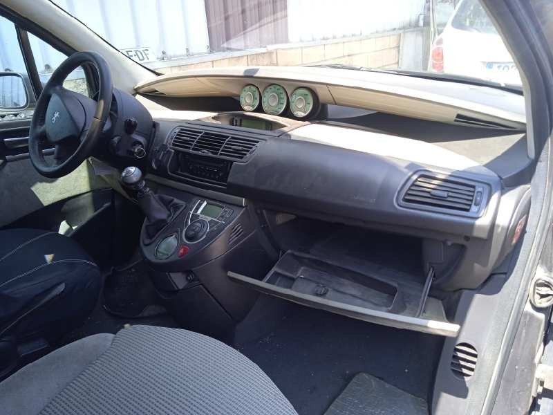 peugeot 807 del año 2004