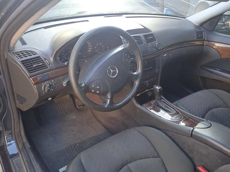 mercedes-benz clase e (w211) berlina del año 2004