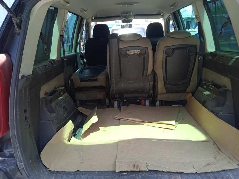 peugeot 807 del año 2004