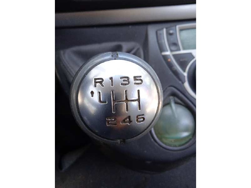 peugeot 807 del año 2004