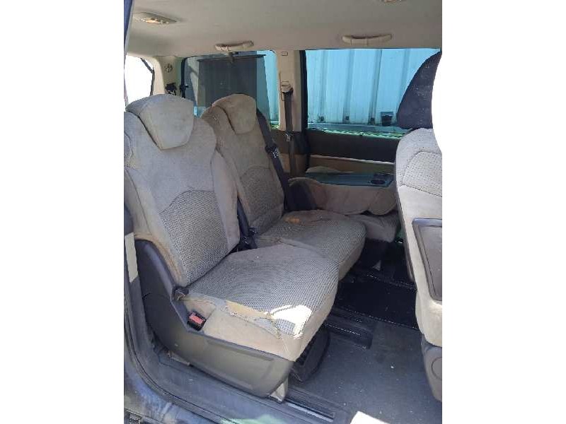 peugeot 807 del año 2004