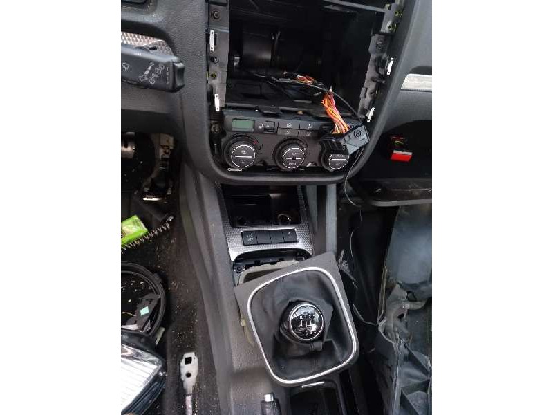 volkswagen golf v berlina (1k1) del año 2008