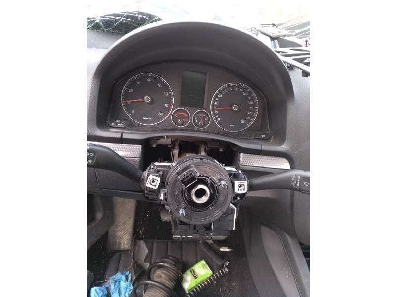 volkswagen golf v berlina (1k1) del año 2008