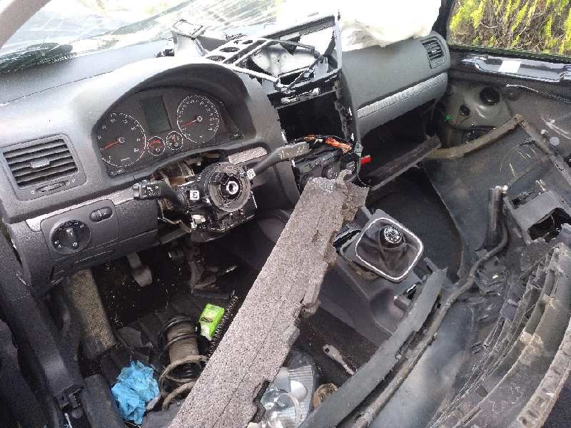 volkswagen golf v berlina (1k1) del año 2008