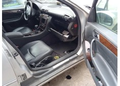 mercedes-benz clase c (w203) berlina del año 2006 2