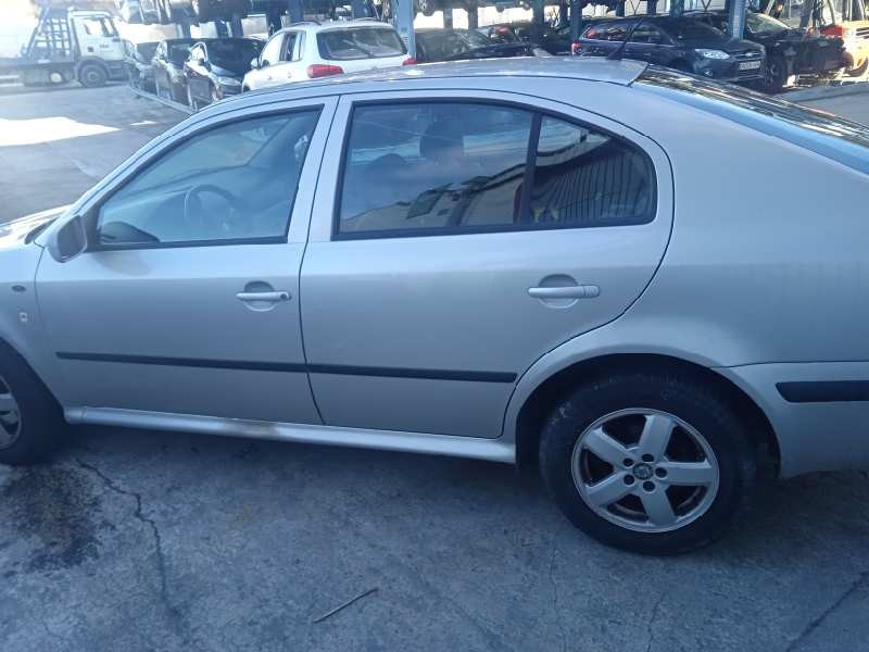 skoda octavia berlina (1u2) del año 2001